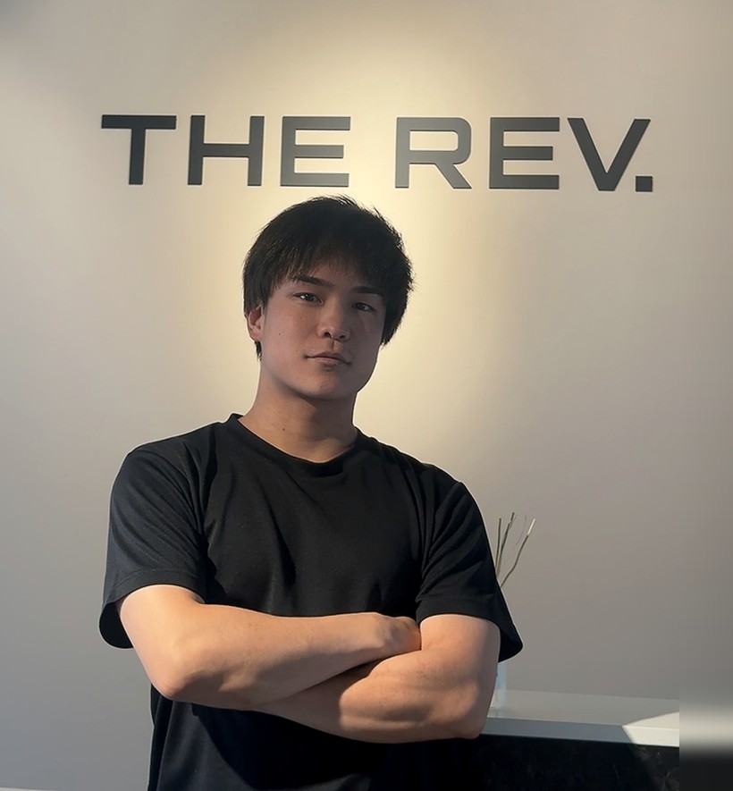 THE REV.代表トレーナー 服部真騎士のポートレート
